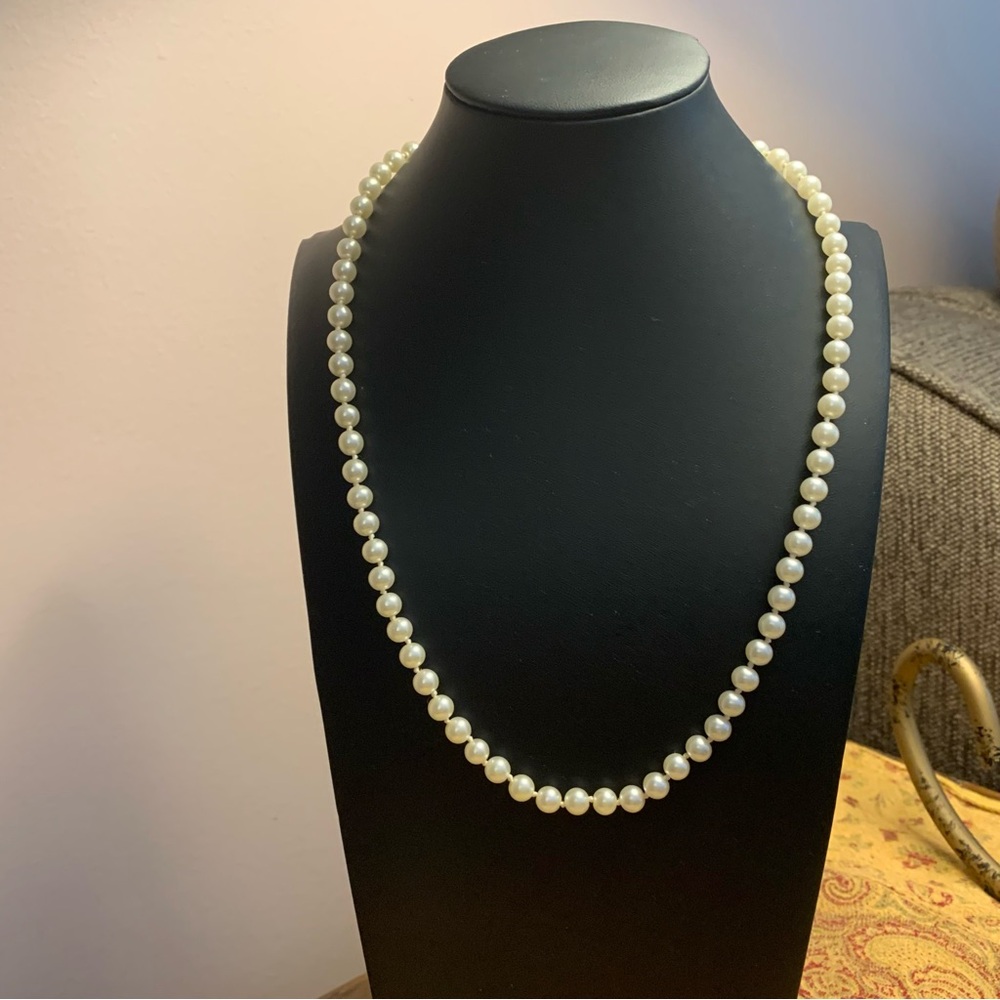 Lustrous Cream Faux Pearl Necklace - Elegant Women's Strand 5-6mm